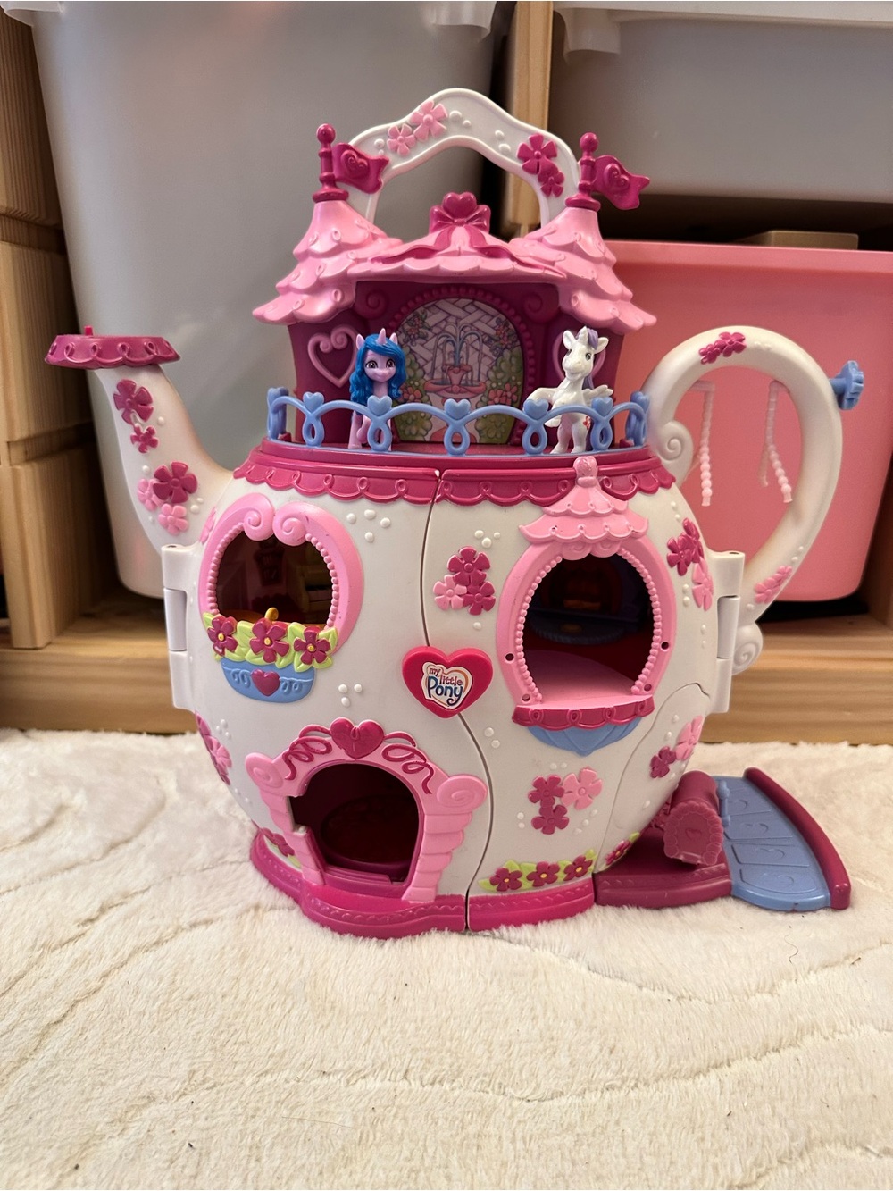 2006 Hasbro My Little Pony Ponyville Teapot Palace Playset